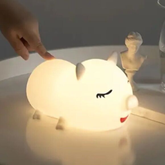 NEW Cute Piggie Night Light! So Adorable Soft White Light Oink! - Picture 1 of 4